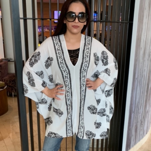 New LAST 1 Boho Bohemian Oversized Flowy Kimono Top white Black Mixed Print Top - Picture 7 of 15